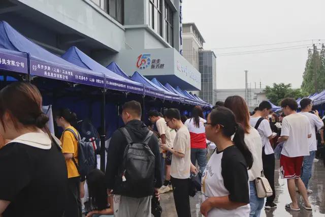 聚焦人才服务、普惠金融……来看这些区在要素服务方面的新举措→(图15)