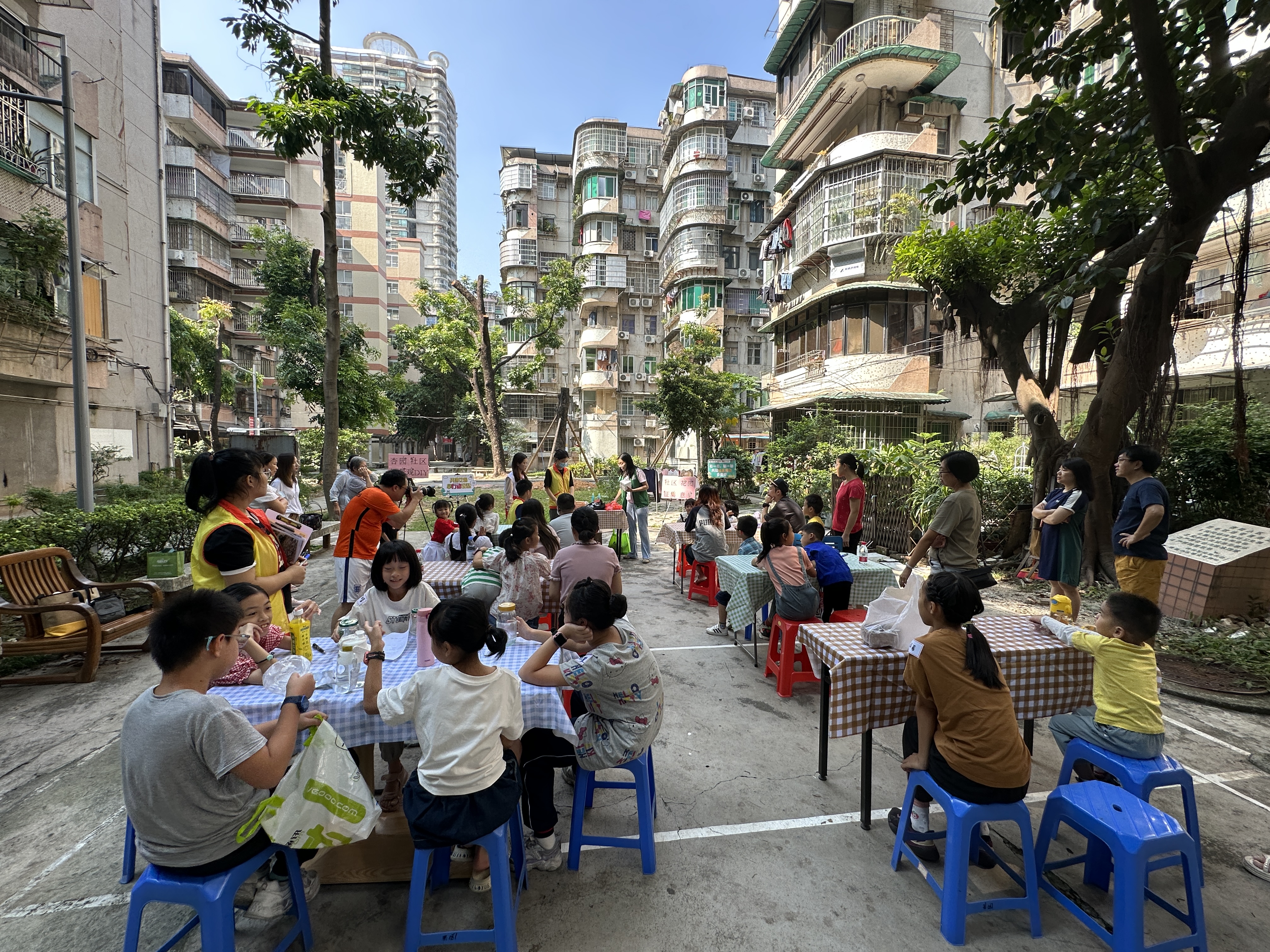 万博ManBetX视频｜广州海珠江南中街：“小花园”让幸福满格打开社区治理新方式(图2)